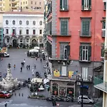 Modern Apartment At Piazza Del Gesu\' By Wonderful Italy