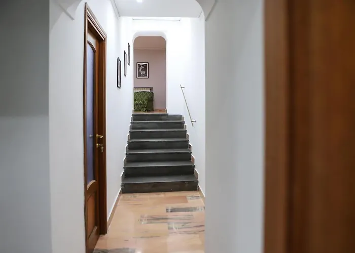 Modern Apartment At Piazza Del Gesu\' By Wonderful Italy