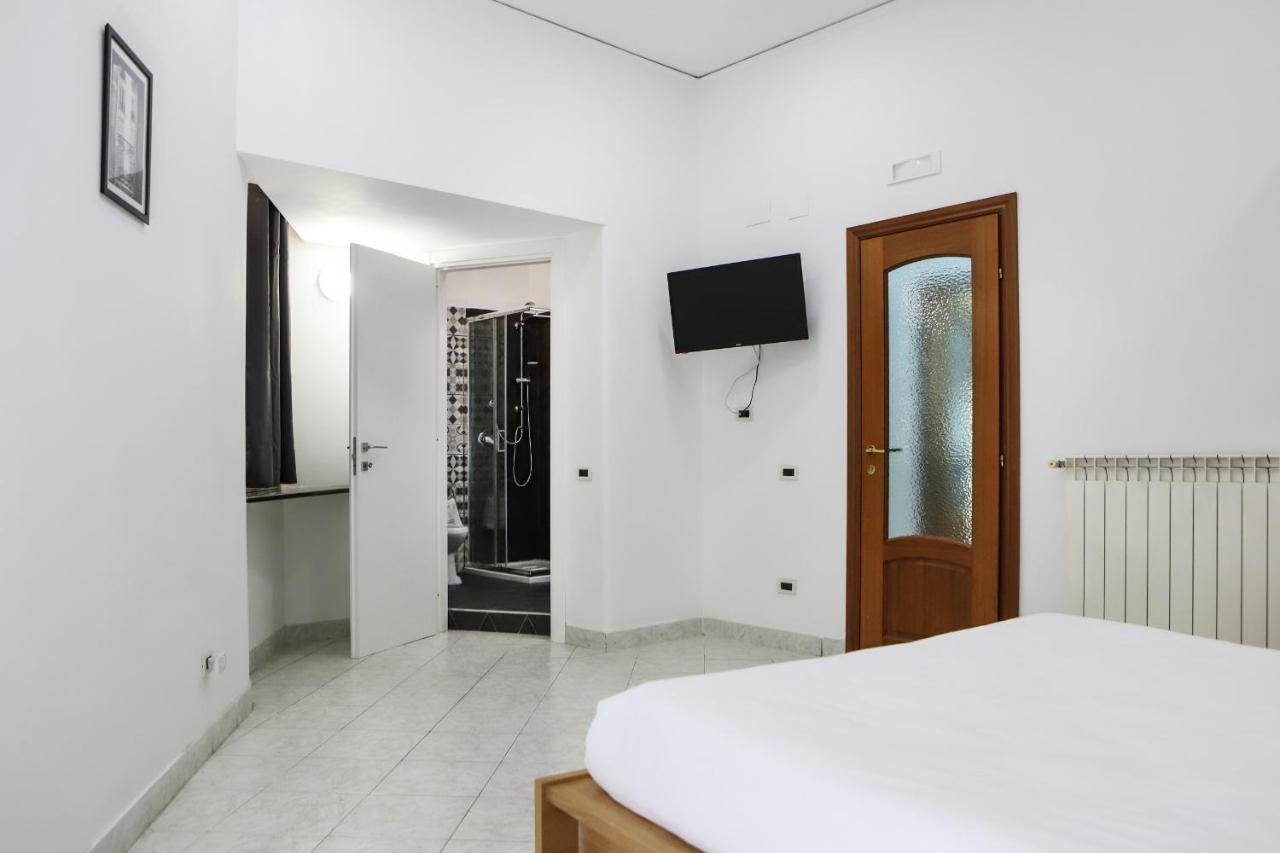 Modern At Piazza Del Gesu' By Wonderful Italy *
